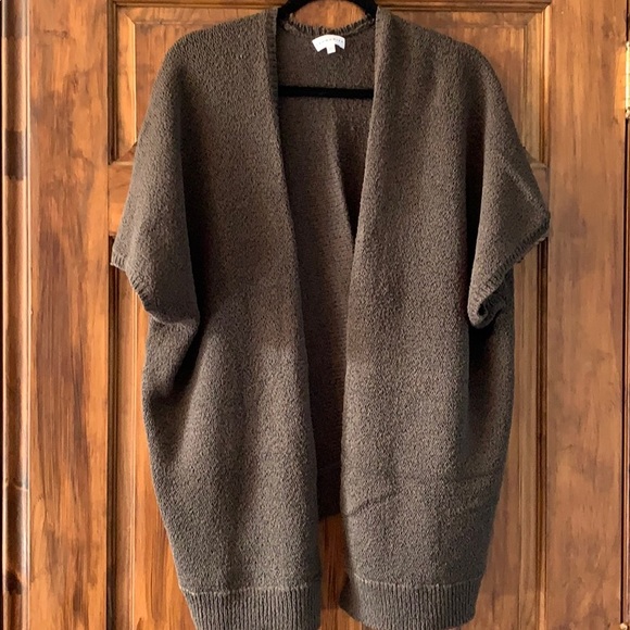 Community
Ionic Cape - Picture 1 of 2